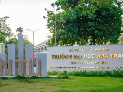 Học phí bất ngờ tăng, sinh viên bức xúc